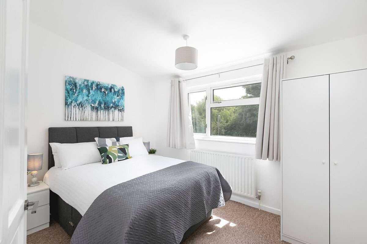 View 2 Bed Stevenage House w/Garden and Parking 2 Bed Stevenage House w/Garden and Parking serviced apartment - Stevenage - VivreStays