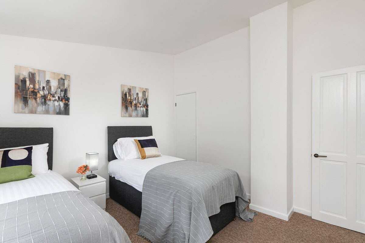 View 2 Bed Stevenage House w/Garden and Parking in SG2 9XL, Stevenage, Hertfordshire, England, United Kingdom 2 Bed Stevenage House w/Garden and Parking in SG2 9XL, Stevenage, Hertfordshire, England, United Kingdom - Property image 3 - VivreStays