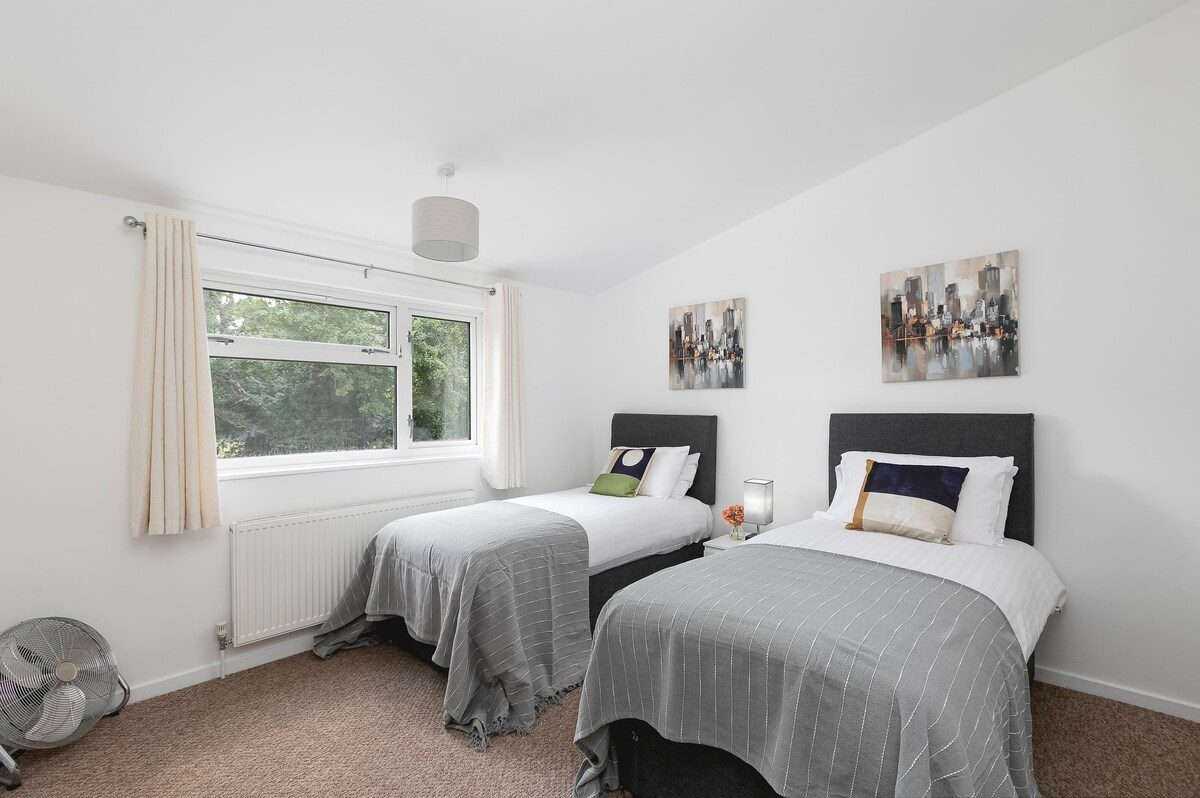 View 2 Bed Stevenage House w/Garden and Parking in SG2 9XL, Stevenage, Hertfordshire, England, United Kingdom 2 Bed Stevenage House w/Garden and Parking in SG2 9XL, Stevenage, Hertfordshire, England, United Kingdom - Property image 4 - VivreStays