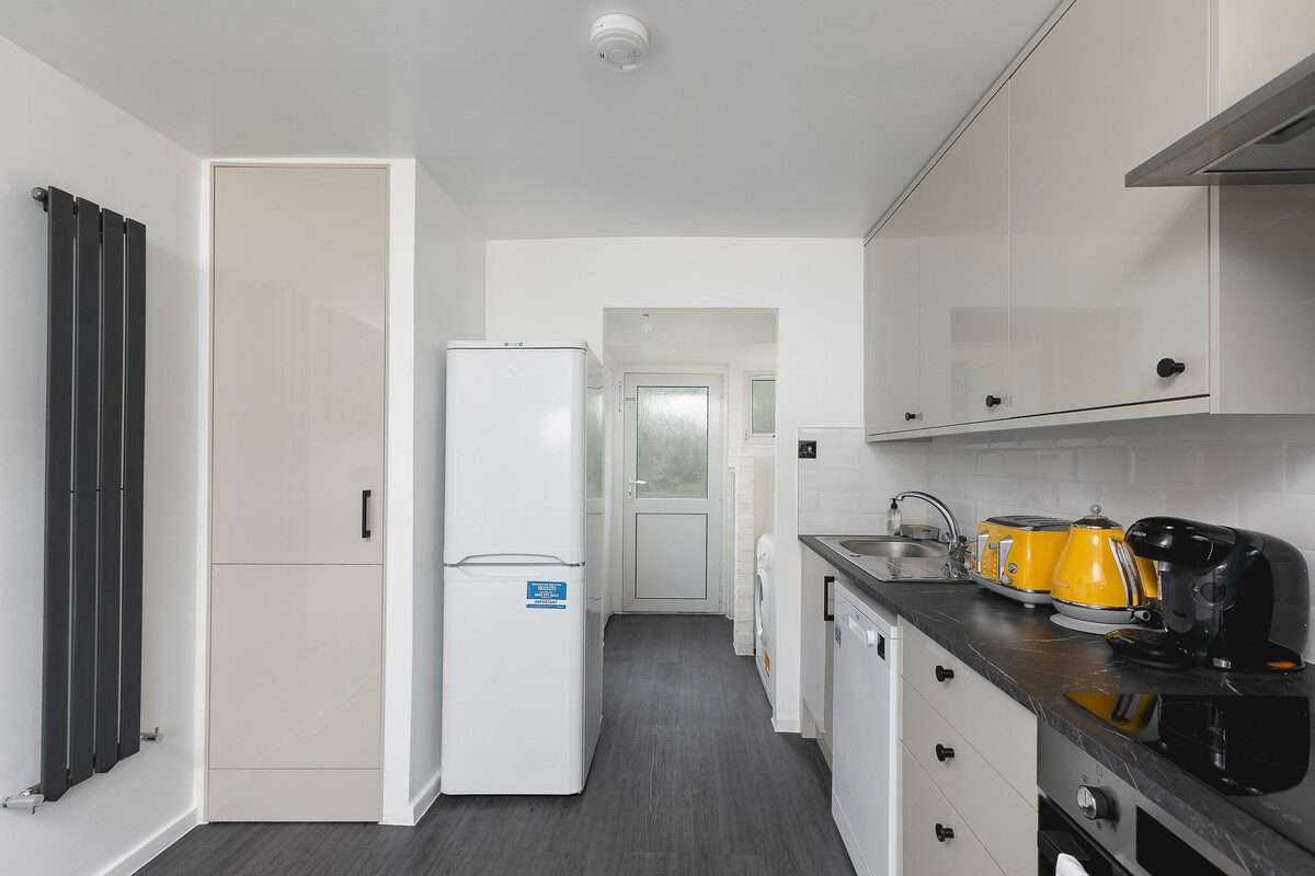 View 2 Bed Stevenage House w/Garden and Parking in SG2 9XL, Stevenage, Hertfordshire, England, United Kingdom 2 Bed Stevenage House w/Garden and Parking in SG2 9XL, Stevenage, Hertfordshire, England, United Kingdom - Property image 9 - VivreStays