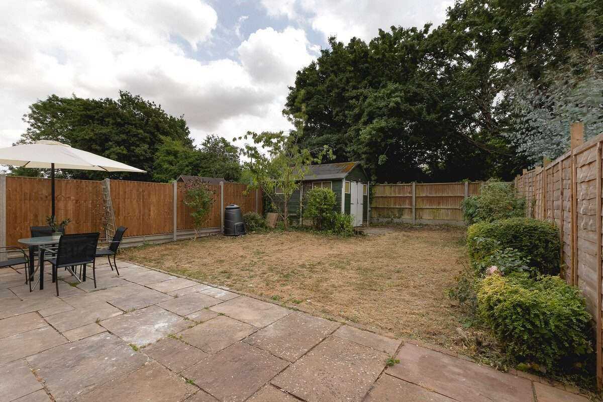 View 2 Bed Stevenage House w/Garden and Parking in SG2 9XL, Stevenage, Hertfordshire, England, United Kingdom 2 Bed Stevenage House w/Garden and Parking in SG2 9XL, Stevenage, Hertfordshire, England, United Kingdom - Property image 11 - VivreStays