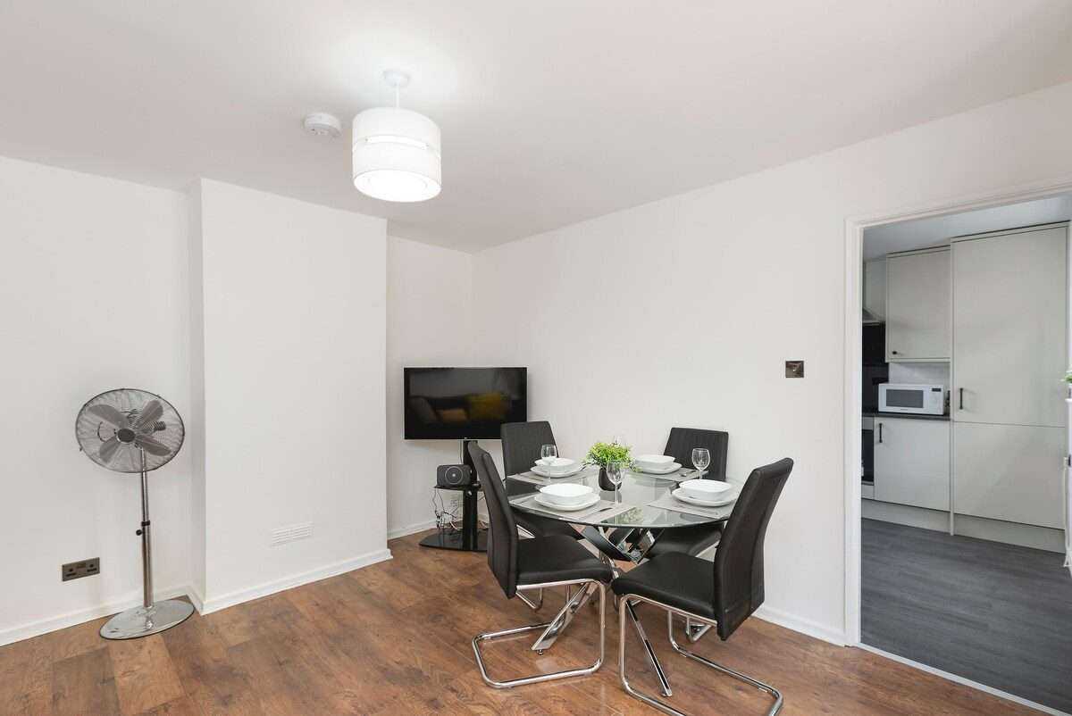 View 2 Bed Stevenage House w/Garden and Parking in SG2 9XL, Stevenage, Hertfordshire, England, United Kingdom 2 Bed Stevenage House w/Garden and Parking in SG2 9XL, Stevenage, Hertfordshire, England, United Kingdom - Property image 17 - VivreStays