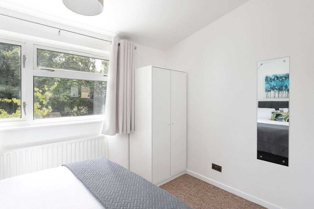 View 2 Bed Stevenage House w/Garden and Parking in SG2 9XL, Stevenage, Hertfordshire, England, United Kingdom 2 Bed Stevenage House w/Garden and Parking in SG2 9XL, Stevenage, Hertfordshire, England, United Kingdom - Property image 19 - VivreStays