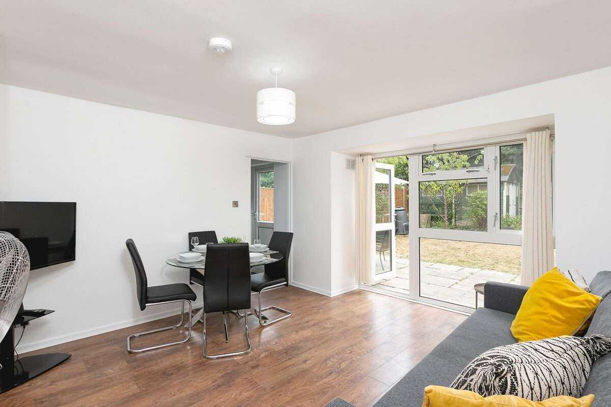 View 2 Bed Stevenage House w/Garden and Parking in SG2 9XL, Stevenage, Hertfordshire, England, United Kingdom 2 Bed Stevenage House w/Garden and Parking in SG2 9XL, Stevenage, Hertfordshire, England, United Kingdom - Property image 20 - VivreStays
