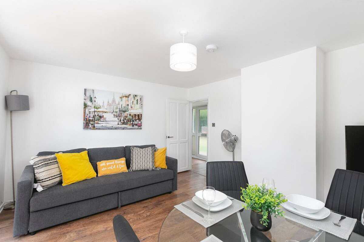 View 2 Bed Stevenage House w/Garden and Parking in SG2 9XL, Stevenage, Hertfordshire, England, United Kingdom 2 Bed Stevenage House w/Garden and Parking in SG2 9XL, Stevenage, Hertfordshire, England, United Kingdom - Property image 21 - VivreStays