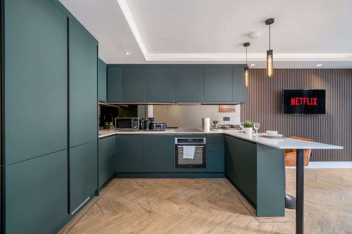 Beautiful London Cockfosters Aptmt Near Tube, WiFi in EN4 0DL - Property image 6 - VivreStays