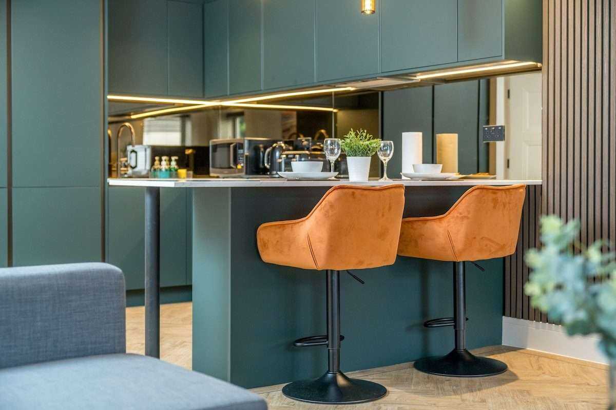 Beautiful London Cockfosters Aptmt Near Tube, WiFi in EN4 0DL - Property image 7 - VivreStays