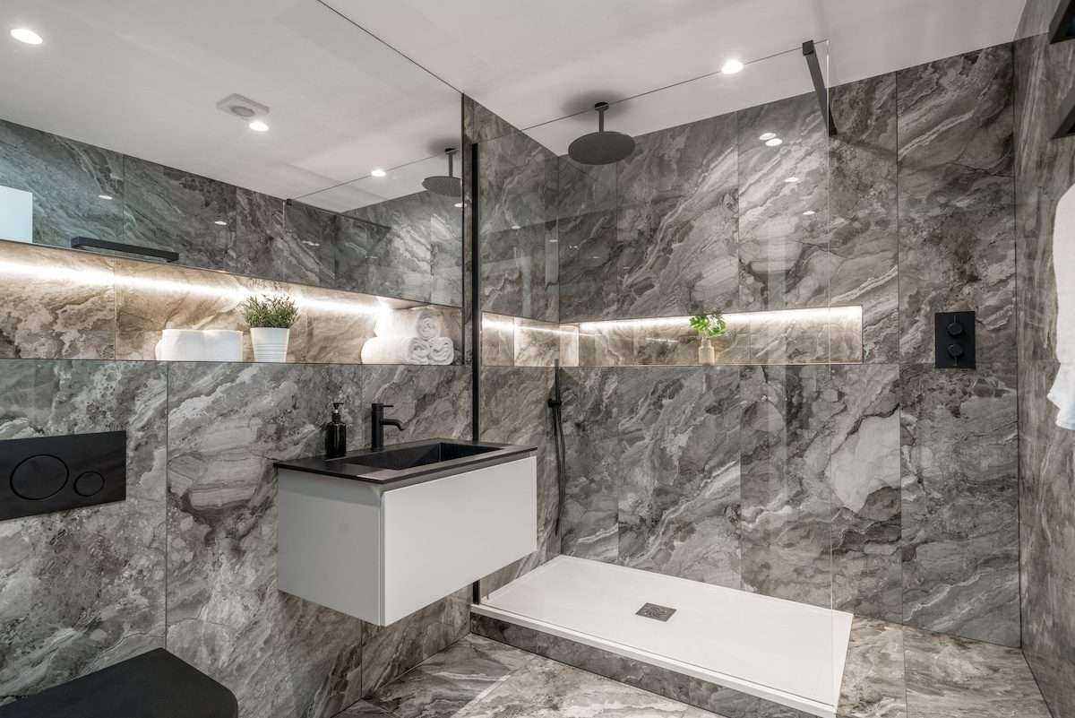Beautiful London Cockfosters Aptmt Near Tube, WiFi in EN4 0DL - Property image 13 - VivreStays