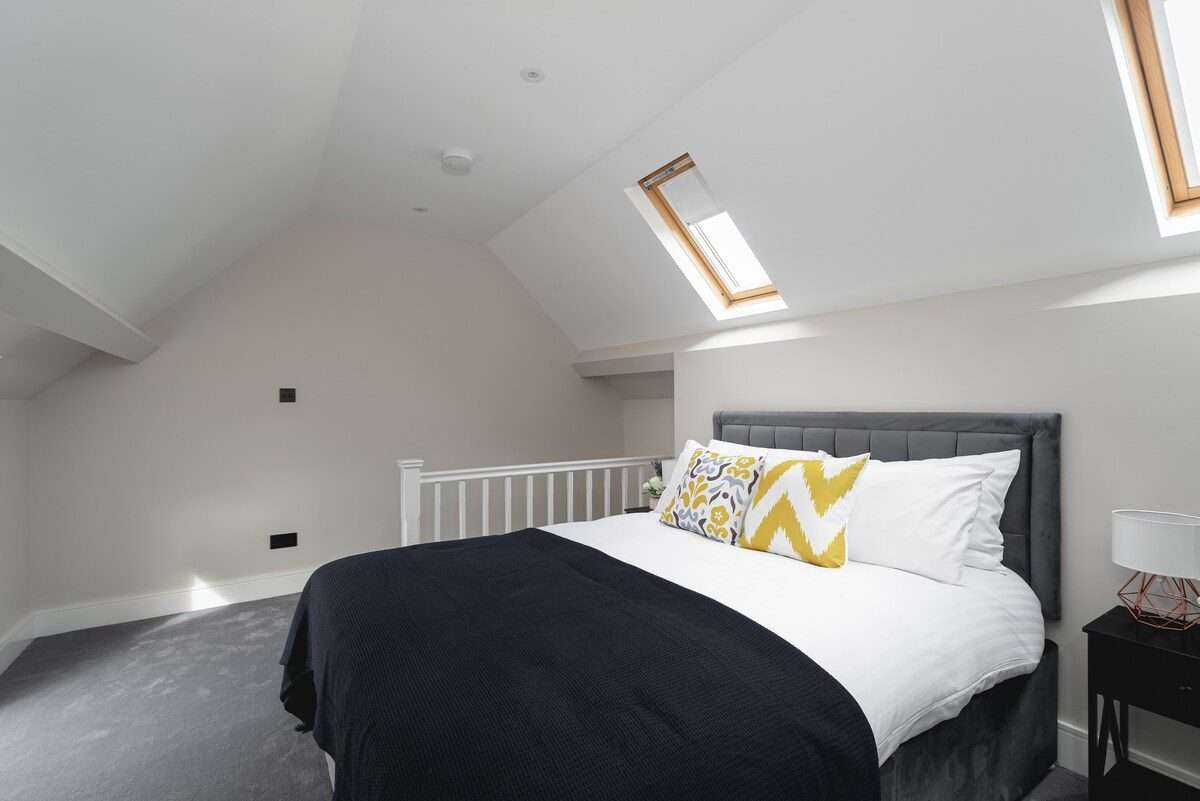 View 4 Bed Cozy Cockfosters Apartment Minutes to Tube 4 Bed Cozy Cockfosters Apartment Minutes to Tube serviced apartment - Barnet - VivreStays