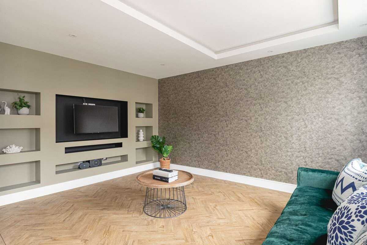 View 4 Bed Cozy Cockfosters Apartment Minutes to Tube in EN4 0DW 4 Bed Cozy Cockfosters Apartment Minutes to Tube in EN4 0DW - Property image 6 - VivreStays