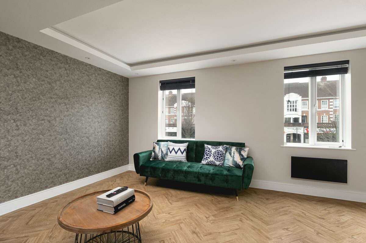 View 4 Bed Cozy Cockfosters Apartment Minutes to Tube in EN4 0DW 4 Bed Cozy Cockfosters Apartment Minutes to Tube in EN4 0DW - Property image 14 - VivreStays