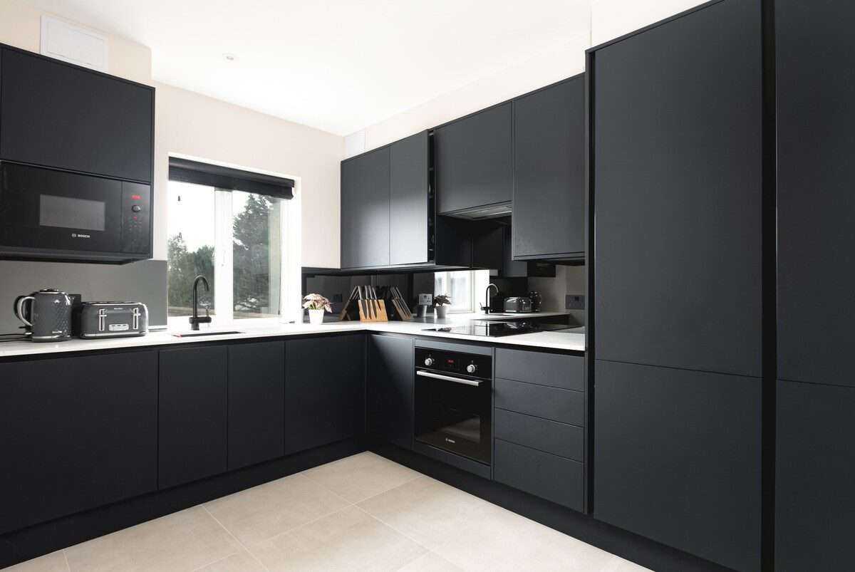 View 4 Bed Cozy Cockfosters Apartment Minutes to Tube in EN4 0DW 4 Bed Cozy Cockfosters Apartment Minutes to Tube in EN4 0DW - Property image 24 - VivreStays