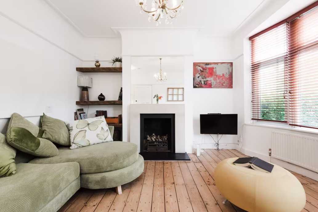 4 bed, 2 bath | Parking | Garden | Wilmot Road N17 in 29 Wilmot Road, N17 6LH - Property image 2 - VivreStays