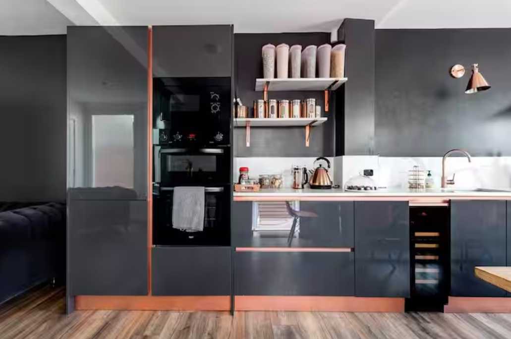 7 bed, 3 bath home | Parking | 2 minutes from Turnpike Lane | Garden + Roof Terrace | Courcy Road N8 in 17 Courcy Road, Haringey, London, N8 0QH, United Kingdom - Property image 2 - VivreStays