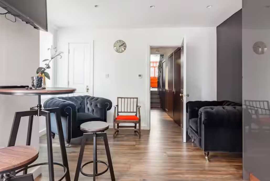 7 bed, 3 bath home | Parking | 2 minutes from Turnpike Lane | Garden + Roof Terrace | Courcy Road N8 in 17 Courcy Road, Haringey, London, N8 0QH, United Kingdom - Property image 4 - VivreStays