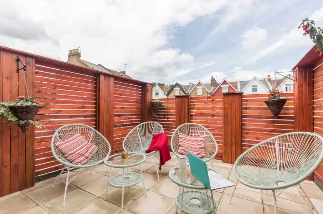 7 bed, 3 bath home | Parking | 2 minutes from Turnpike Lane | Garden + Roof Terrace | Courcy Road N8 in 17 Courcy Road, Haringey, London, N8 0QH, United Kingdom - Property image 6 - VivreStays