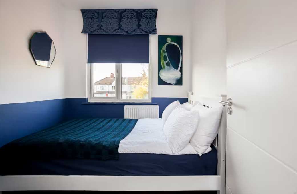 6 bed, 3 bath | Parking | Garden | Air conditioning | Downhills Way N17 in 62 Downhills Way, N17 6BB - Property image 24 - VivreStays
