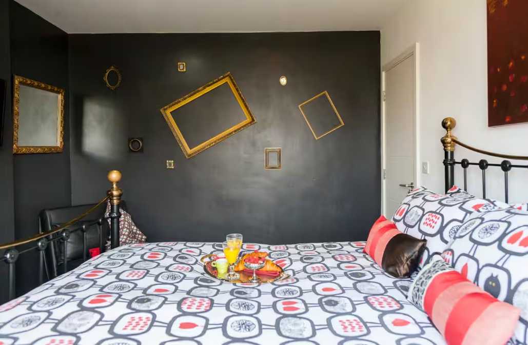 6 bed, 3 bath | Parking | Garden | Air conditioning | Downhills Way N17 in 62 Downhills Way, N17 6BB - Property image 27 - VivreStays