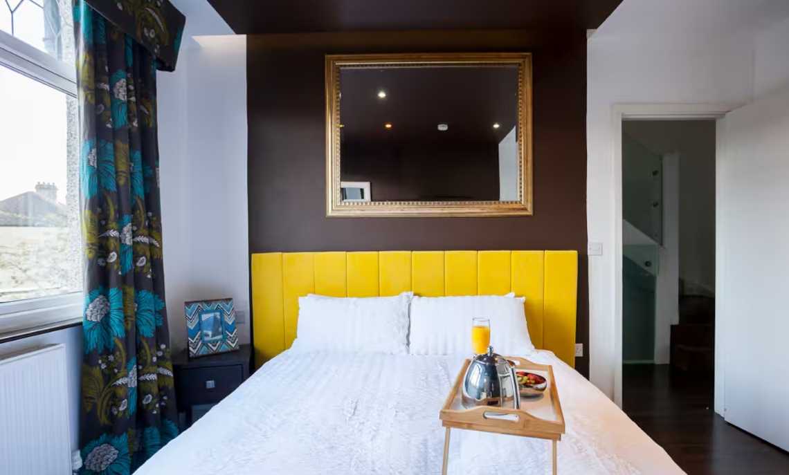 6 bed, 3 bath | Parking | Garden | Air conditioning | Downhills Way N17 in 62 Downhills Way, N17 6BB - Property image 29 - VivreStays