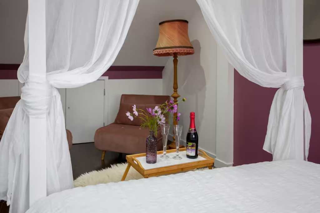 6 bed, 3 bath | Parking | Garden | Air conditioning | Downhills Way N17 in 62 Downhills Way, N17 6BB - Property image 32 - VivreStays