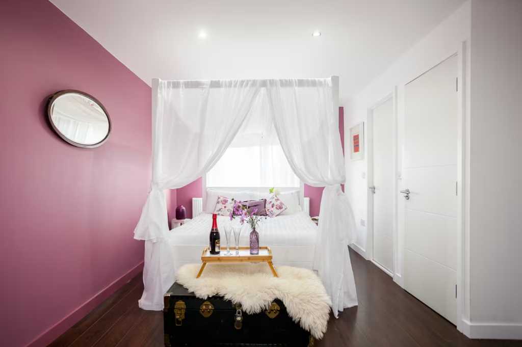 6 bed, 3 bath | Parking | Garden | Air conditioning | Downhills Way N17 in 62 Downhills Way, N17 6BB - Property image 33 - VivreStays