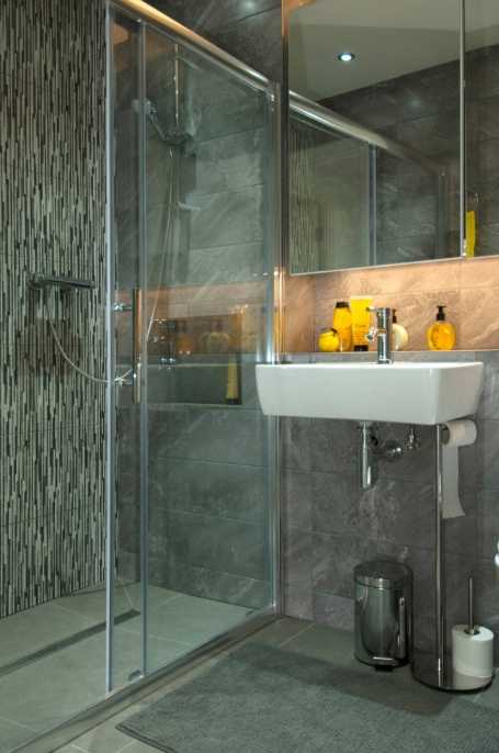 6 bed, 3 bath | Parking | Garden | Air conditioning | Downhills Way N17 in 62 Downhills Way, N17 6BB - Property image 37 - VivreStays