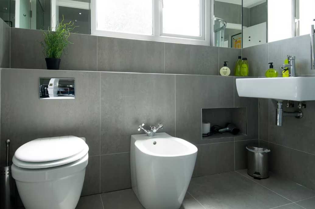 6 bed, 3 bath | Parking | Garden | Air conditioning | Downhills Way N17 in 62 Downhills Way, N17 6BB - Property image 40 - VivreStays