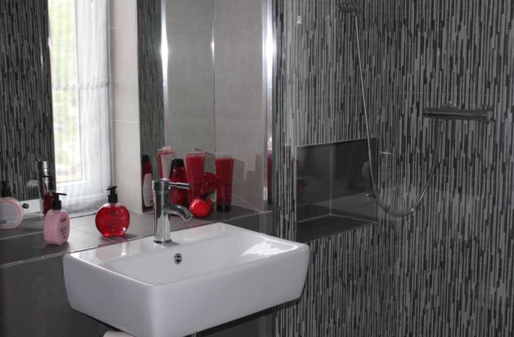 6 bed, 3 bath | Parking | Garden | Air conditioning | Downhills Way N17 in 62 Downhills Way, N17 6BB - Property image 43 - VivreStays