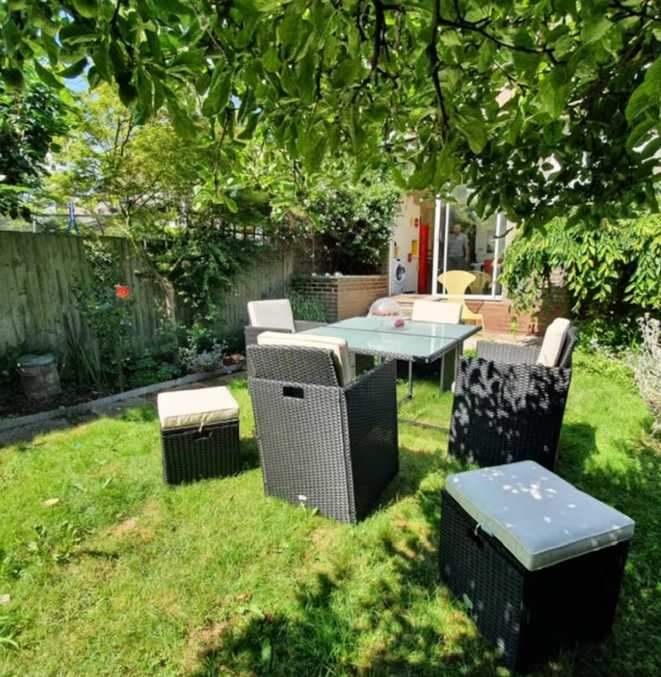 6 bed, 3 bath | Parking | Garden | Air conditioning | Downhills Way N17 in 62 Downhills Way, N17 6BB - Property image 46 - VivreStays