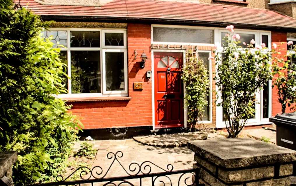 6 bed, 3 bath | Parking | Garden | Air conditioning | Downhills Way N17 in 62 Downhills Way, N17 6BB - Property image 48 - VivreStays