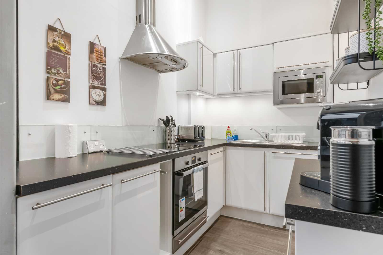 View Crusader House in 57 Thurland Street, NG1 3DJ Crusader House in 57 Thurland Street, NG1 3DJ - Property image 6 - VivreStays