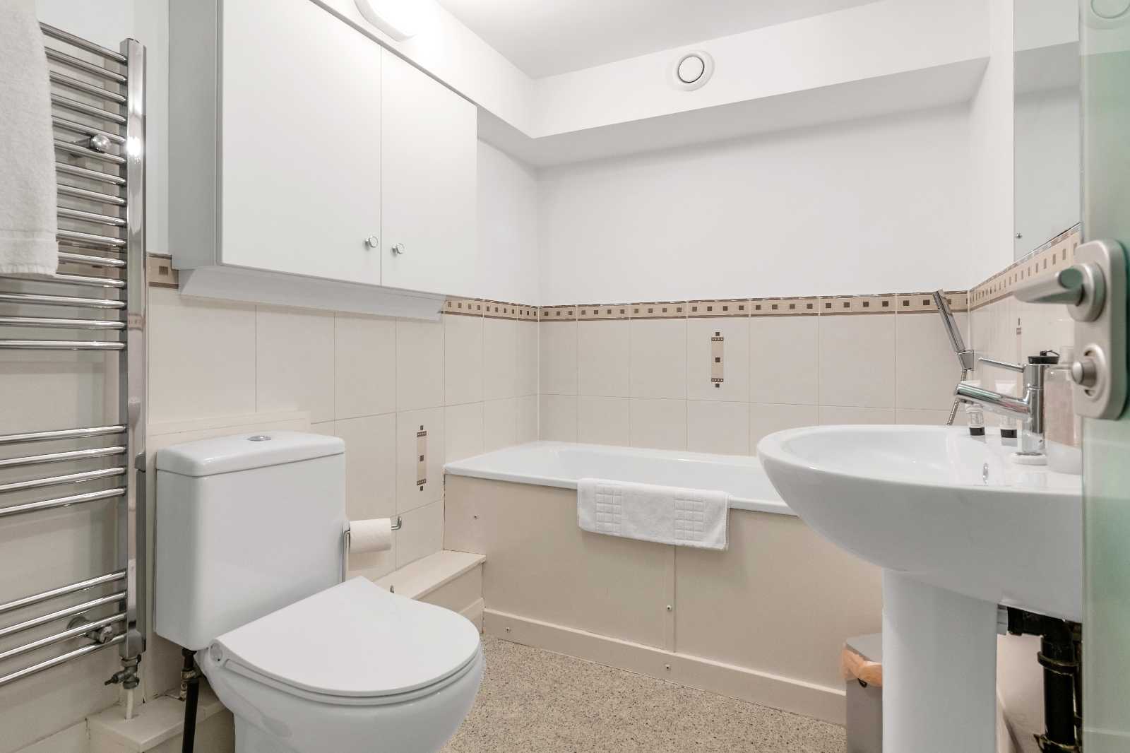 View Crusader House in 57 Thurland Street, NG1 3DJ Crusader House in 57 Thurland Street, NG1 3DJ - Property image 18 - VivreStays