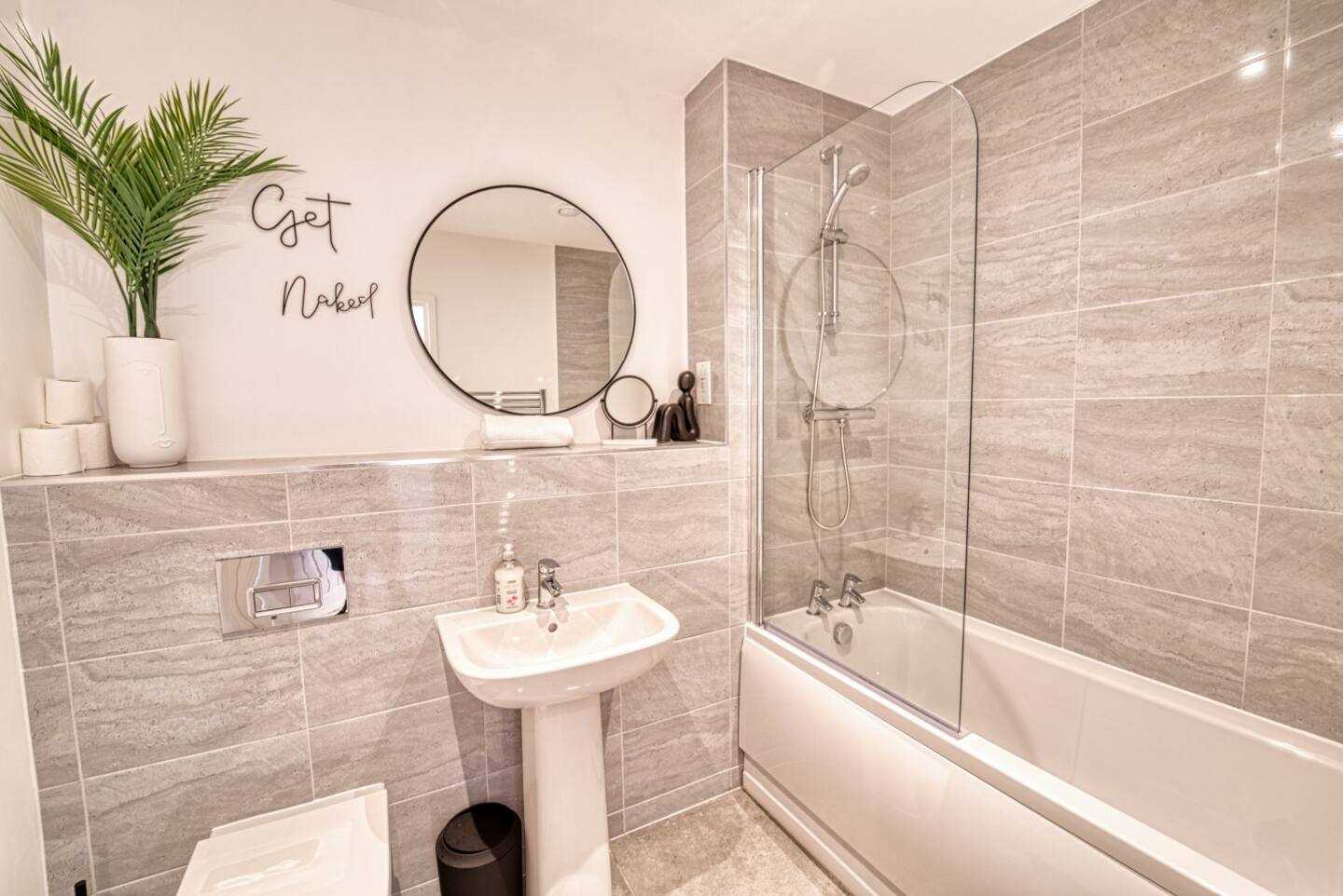 Jewellery Courts Flat 28 in 62 Northwood Street, B3 1TT - Property image 12 - VivreStays