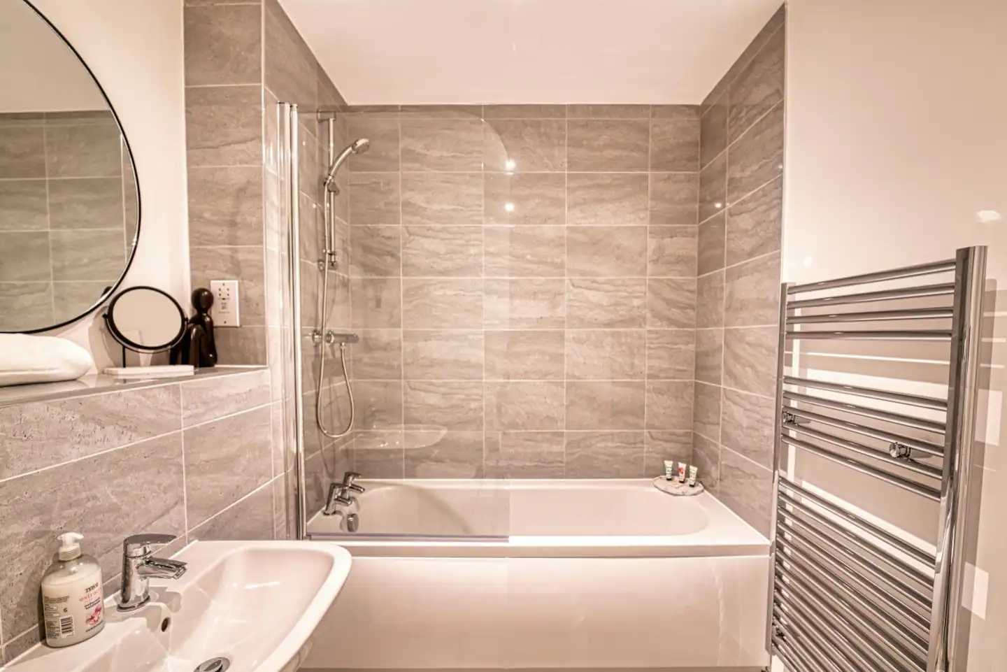 Jewellery Courts Flat 28 in 62 Northwood Street, B3 1TT - Property image 11 - VivreStays