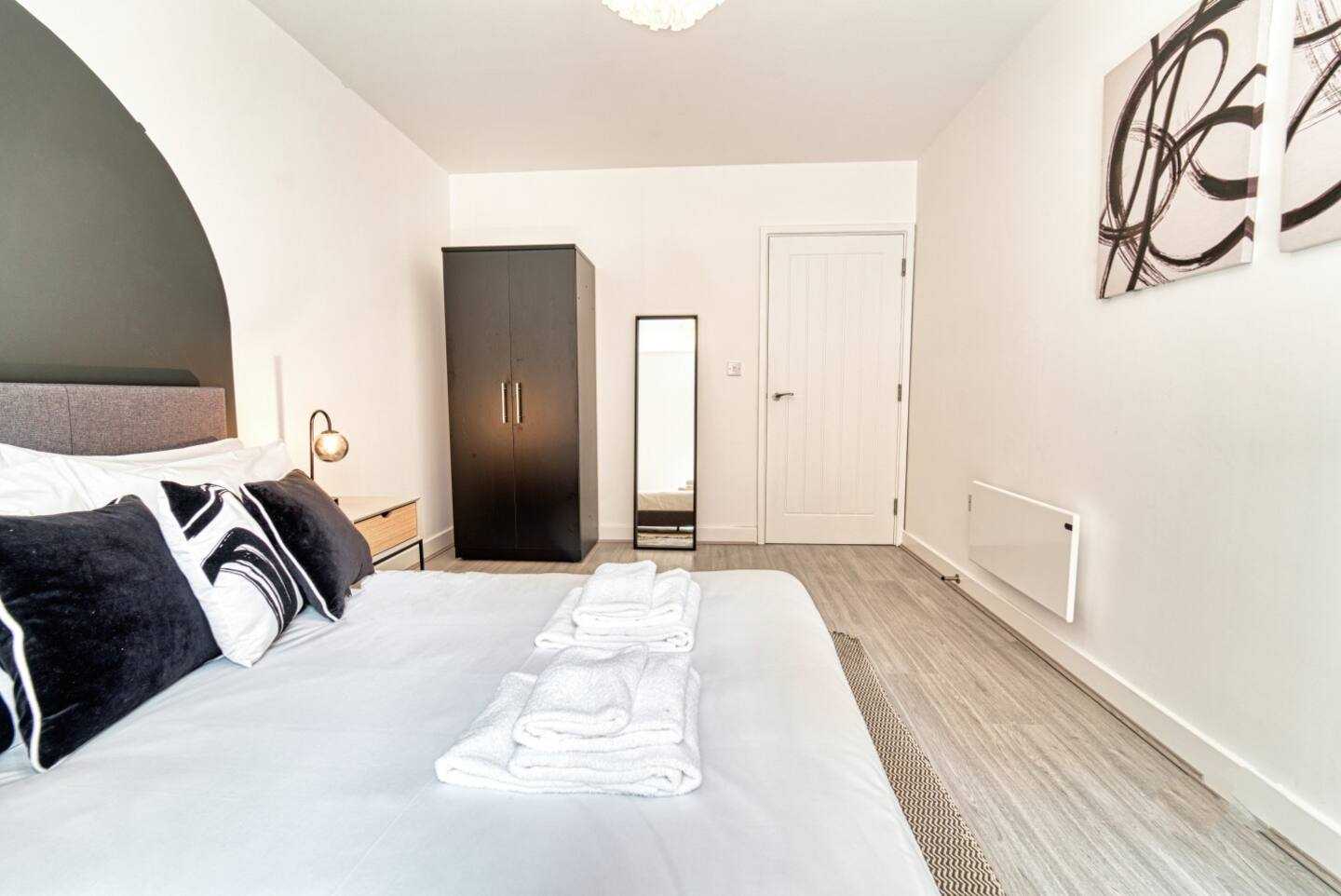 Jewellery Courts Flat 28 in 62 Northwood Street, B3 1TT - Property image 7 - VivreStays