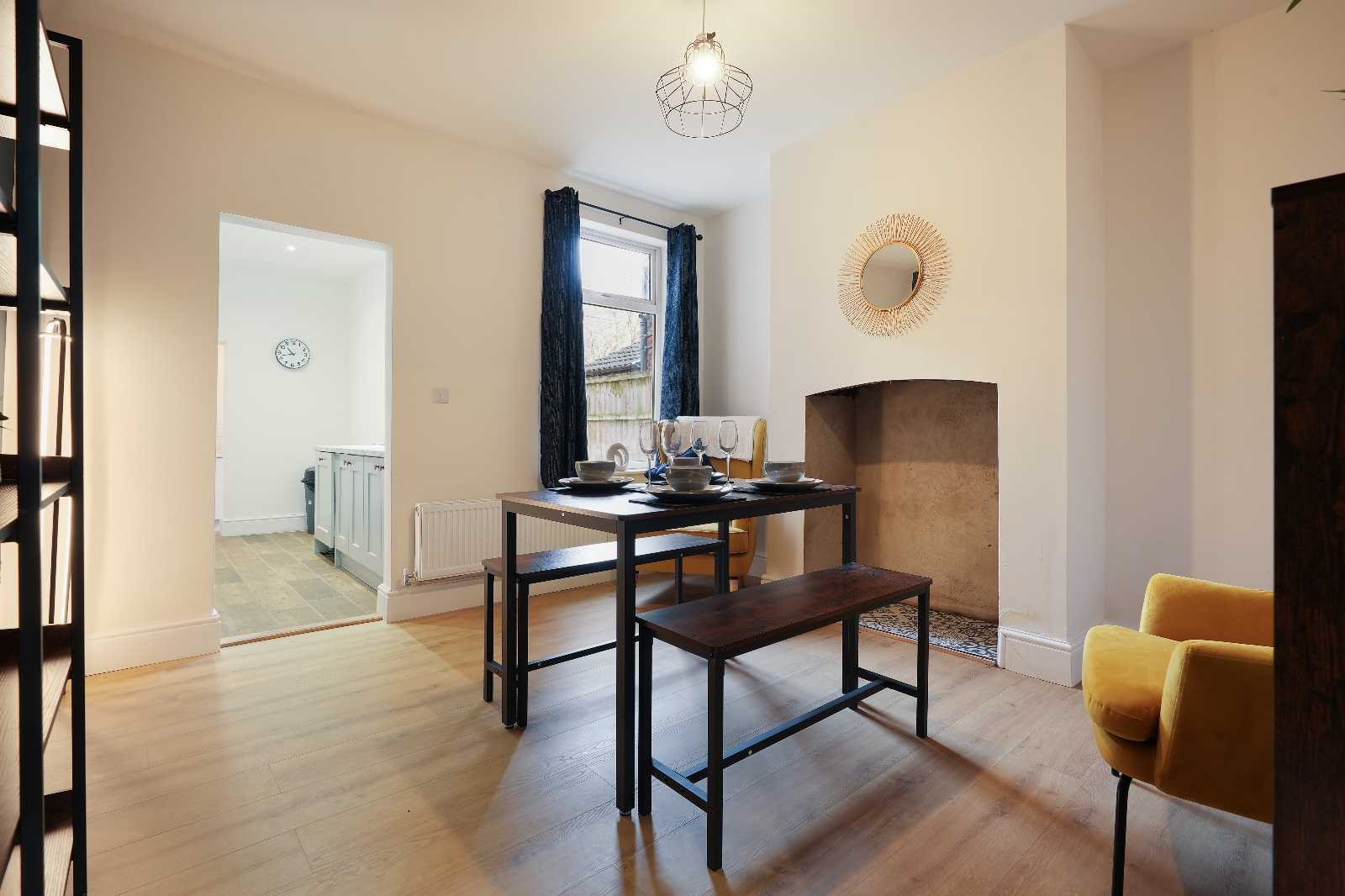 Lawrence Street in 48 Lawrence Street, NG10 1JY - Property image 3 - VivreStays