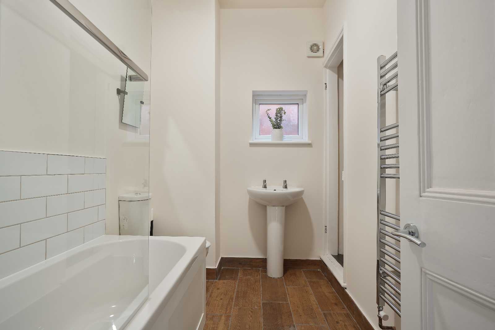 Lawrence Street in 48 Lawrence Street, NG10 1JY - Property image 11 - VivreStays