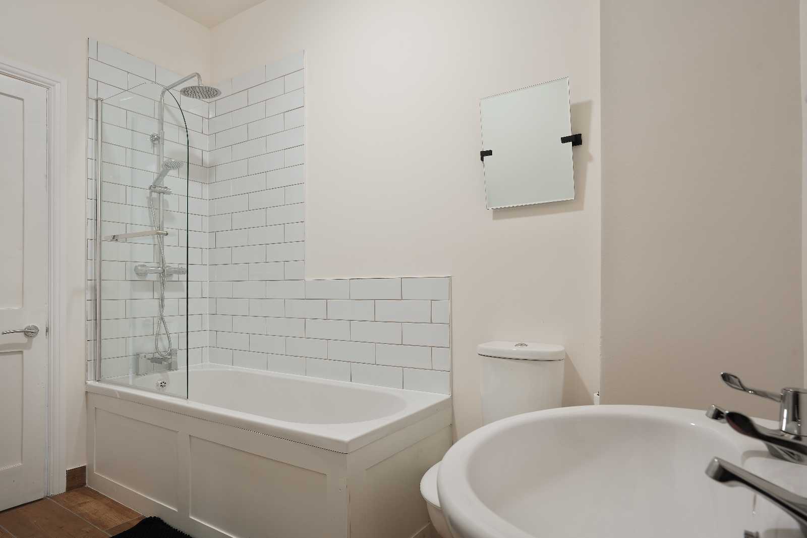 Lawrence Street in 48 Lawrence Street, NG10 1JY - Property image 12 - VivreStays