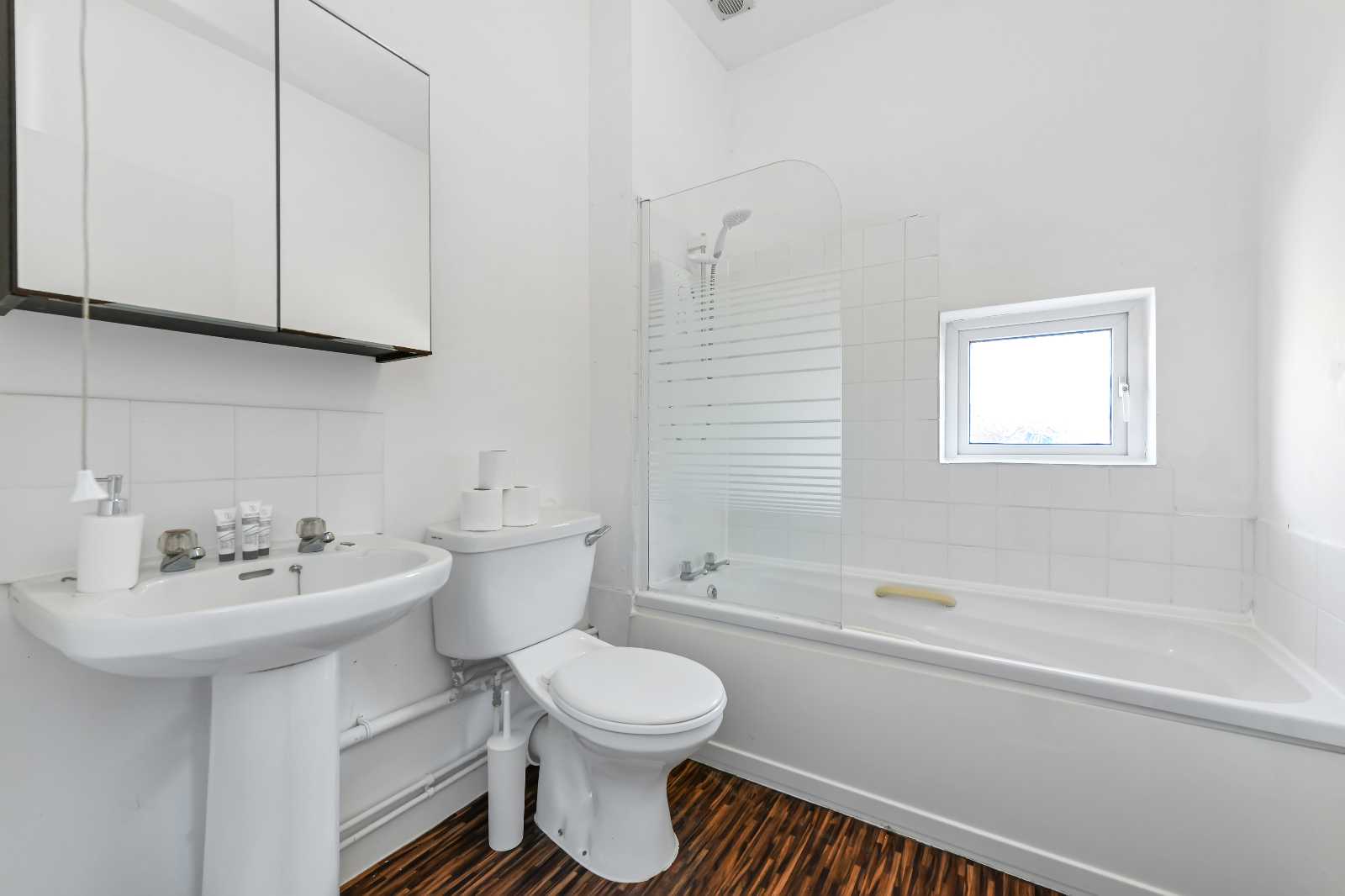 View Montpellier Road 121 in 121 Montpelier Road, NG7 2JY Montpellier Road 121 in 121 Montpelier Road, NG7 2JY - Property image 14 - VivreStays