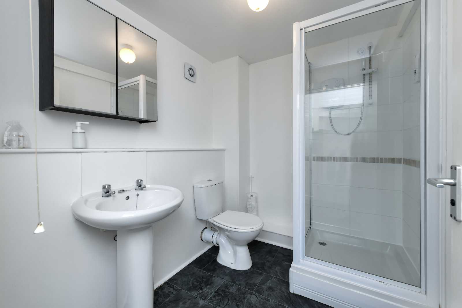 Montpellier Road 125 in 125 Montpelier Road, NG7 2JY - Property image 17 - VivreStays