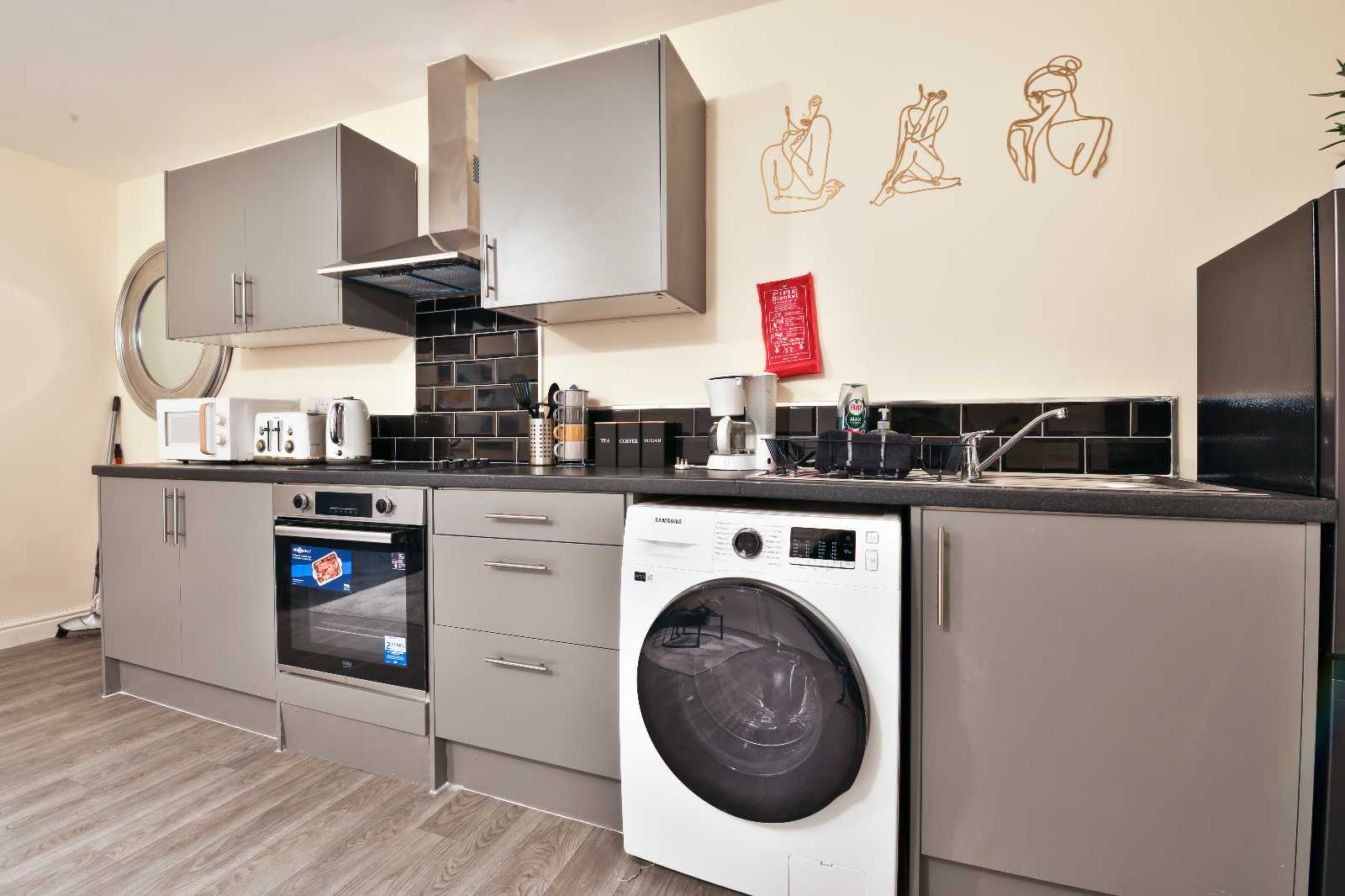 View Clifton Apartment in 21-22 Clifton Street, CF24 1LQ Clifton Apartment in 21-22 Clifton Street, CF24 1LQ - Property image 4 - VivreStays