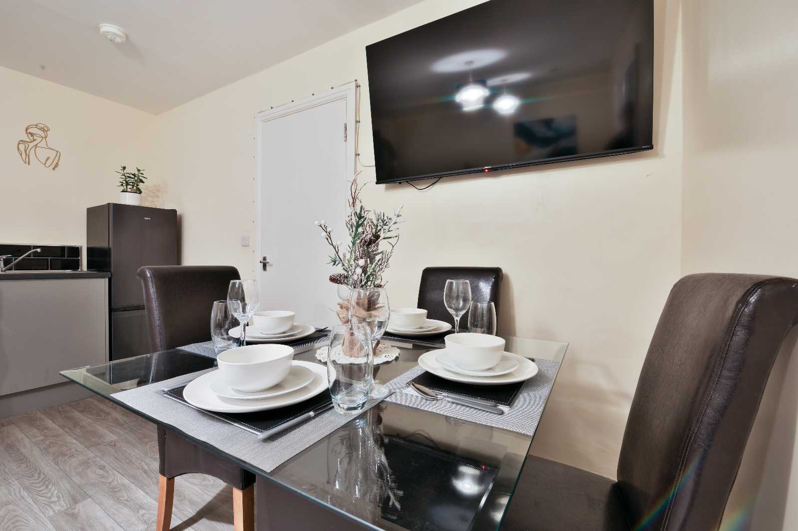View Clifton Apartment in 21-22 Clifton Street, CF24 1LQ Clifton Apartment in 21-22 Clifton Street, CF24 1LQ - Property image 6 - VivreStays