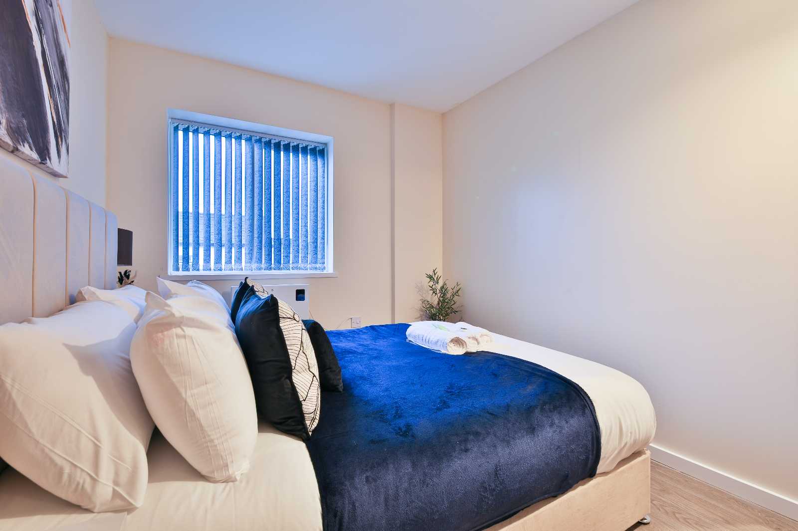 View Clifton Apartment in 21-22 Clifton Street, CF24 1LQ Clifton Apartment in 21-22 Clifton Street, CF24 1LQ - Property image 8 - VivreStays