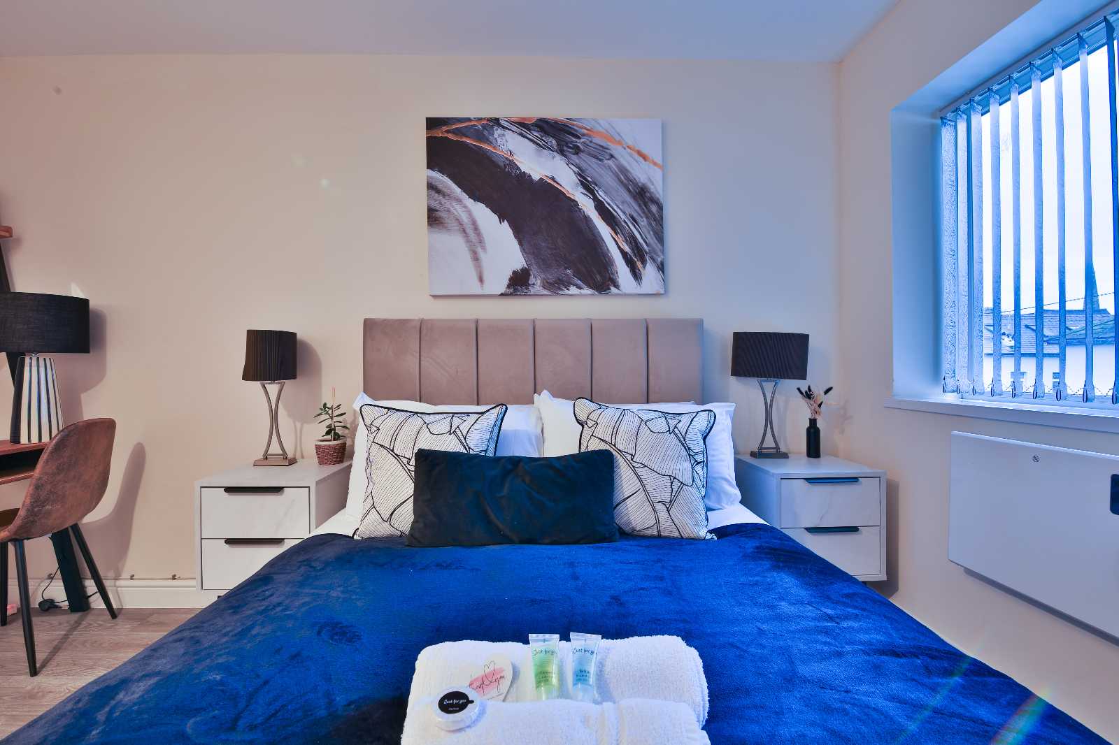 View Clifton Apartment in 21-22 Clifton Street, CF24 1LQ Clifton Apartment in 21-22 Clifton Street, CF24 1LQ - Property image 9 - VivreStays