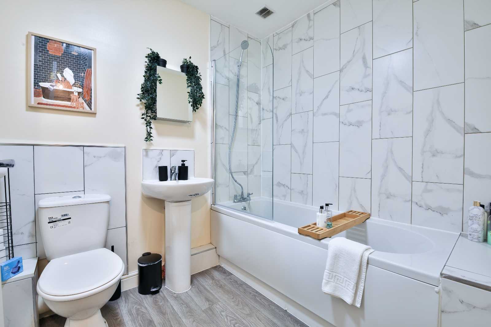 View Clifton Apartment in 21-22 Clifton Street, CF24 1LQ Clifton Apartment in 21-22 Clifton Street, CF24 1LQ - Property image 15 - VivreStays