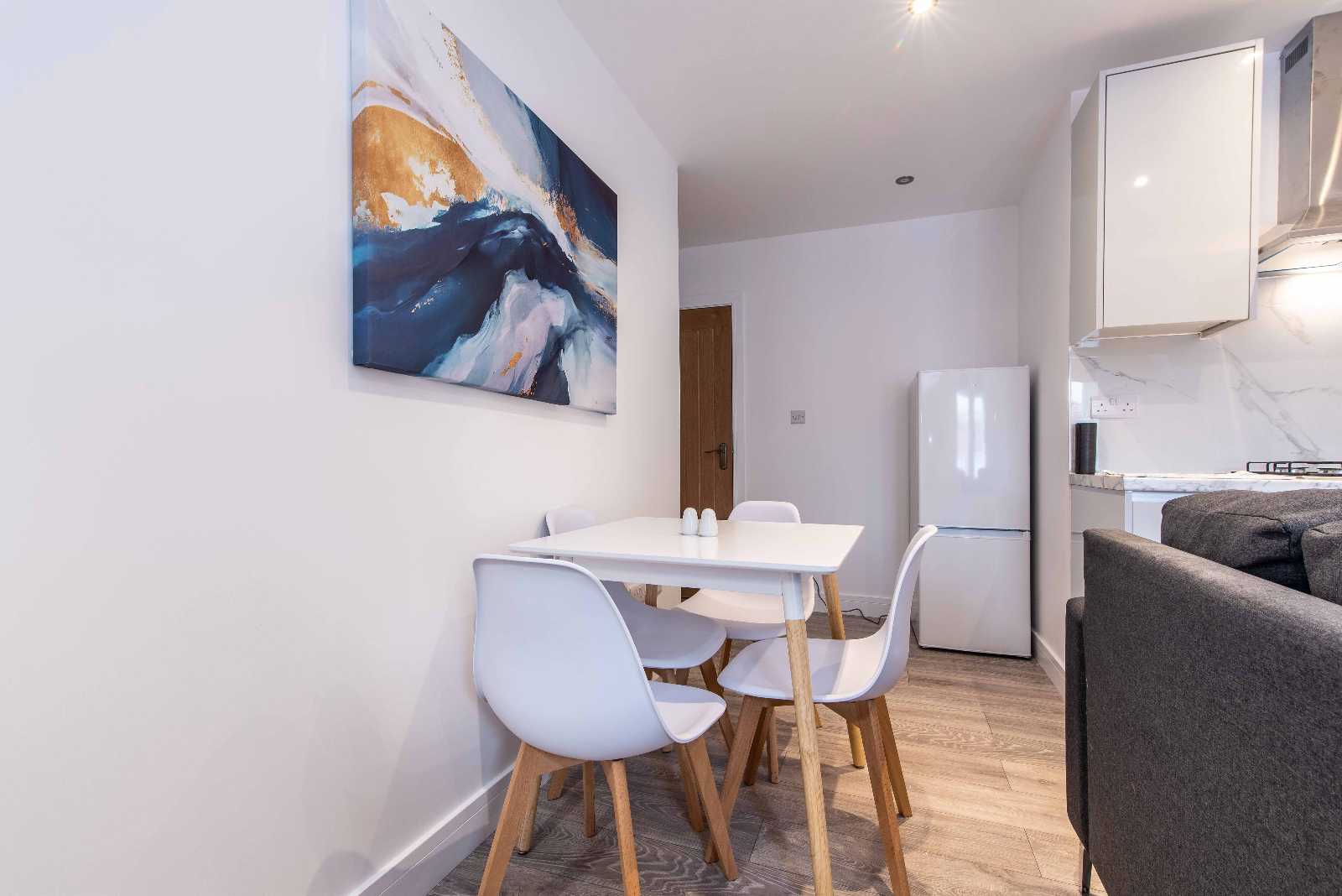 Haymarket House Apt. 8 in RG21 7NL - Property image 2 - VivreStays