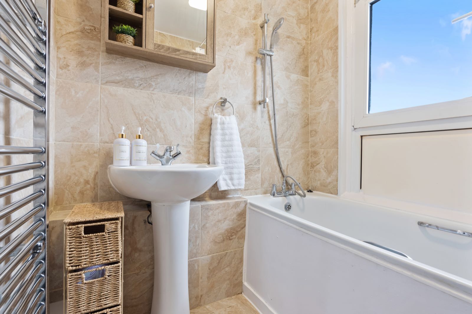 Cosy 1-Bed Apartment In The Heart Of Stockwell in SW9 0UG, London, Greater London, England, United Kingdom - Property image 70 - VivreStays