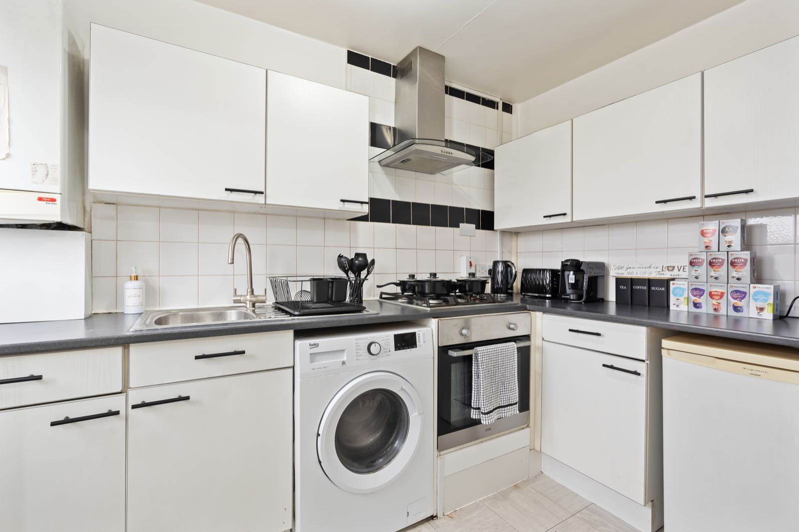 Cosy 1-Bed Apartment In The Heart Of Stockwell in SW9 0UG, London, Greater London, England, United Kingdom - Property image 11 - VivreStays