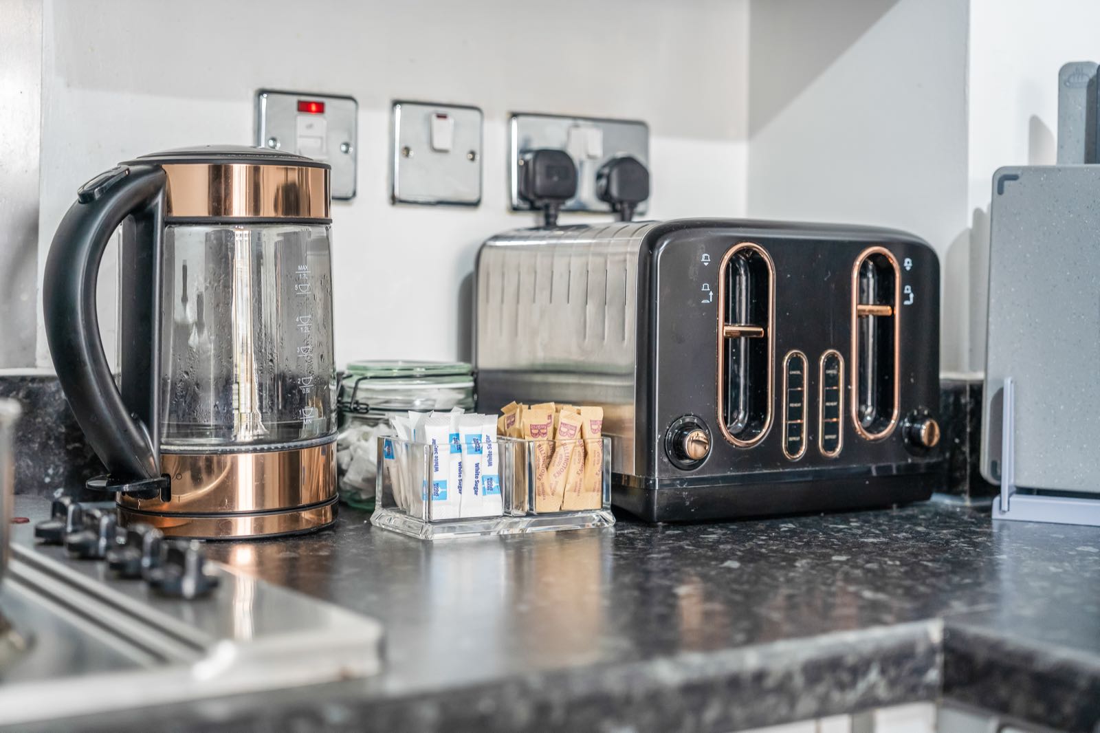 Cosy 1-Bedroom Apartment In Birmingham City Centre in B15 2EE, Birmingham, West Midlands, England, United Kingdom - Property image 37 - VivreStays
