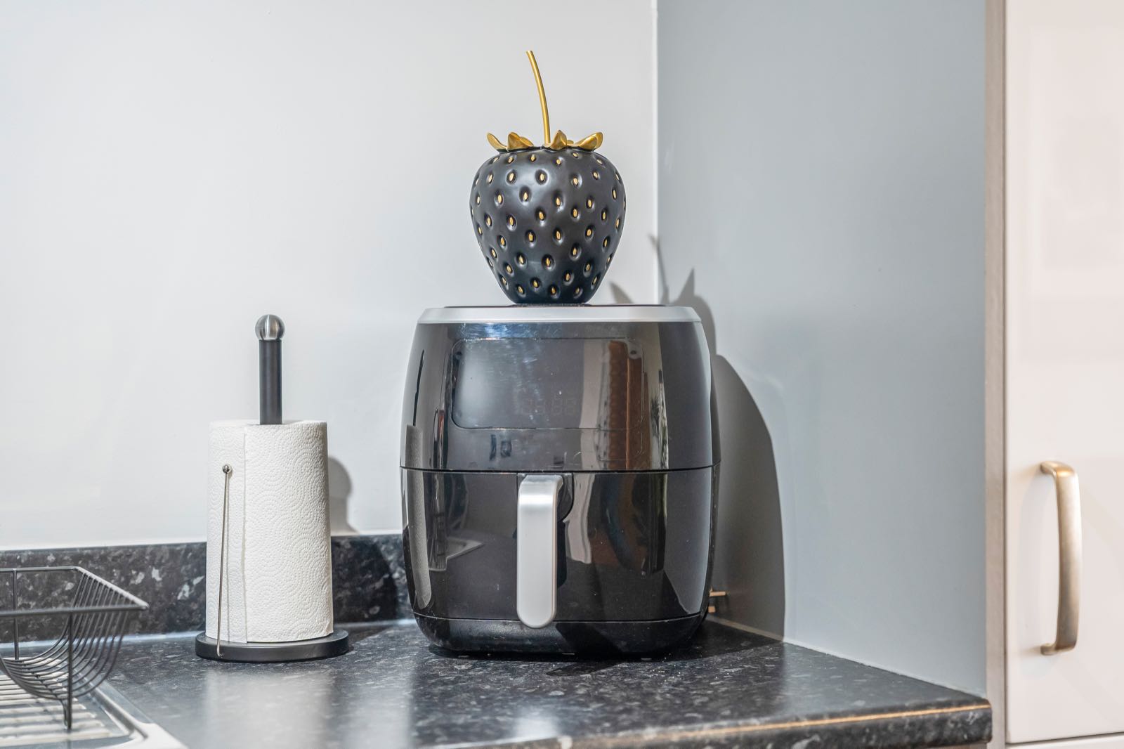 Cosy 1-Bedroom Apartment In Birmingham City Centre in B15 2EE, Birmingham, West Midlands, England, United Kingdom - Property image 55 - VivreStays